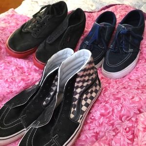 Vans size 10! Need shoe strings. Lol.